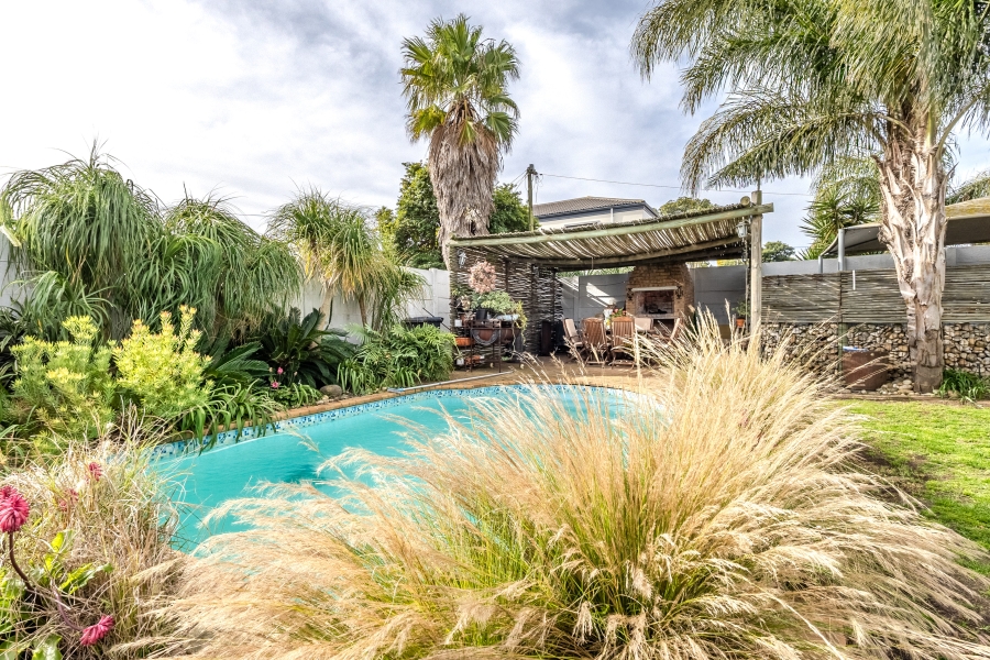 4 Bedroom Property for Sale in Protea Heights Western Cape